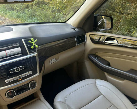 Мерседес М-Класс 2013 в Черновцах на Automoto.ua Черный Мерседес М-Класс, объемом двигателя 2.99 л и пробегом 297 тыс. км за 18500 $, фото 23 на Automoto.ua