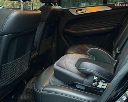 Черный Мерседес М-Класс, объемом двигателя 2.2 л и пробегом 205 тыс. км за 19490 $, фото 22 на Automoto.ua