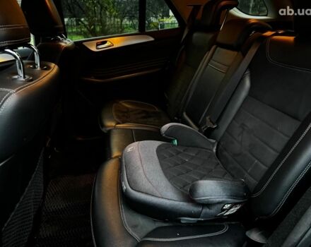 Черный Мерседес М-Класс, объемом двигателя 2.2 л и пробегом 205 тыс. км за 19490 $, фото 23 на Automoto.ua