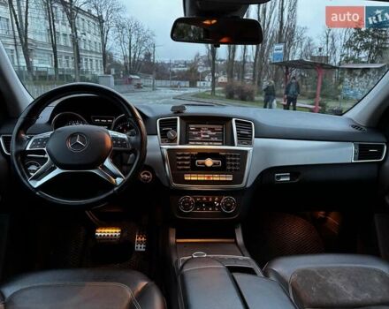 Черный Мерседес М-Класс, объемом двигателя 2.2 л и пробегом 205 тыс. км за 19490 $, фото 24 на Automoto.ua