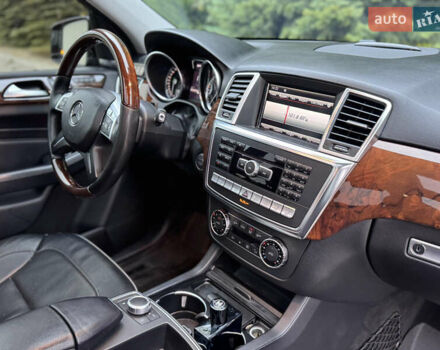 Чорний Мерседес М-Клас, об'ємом двигуна 2.99 л та пробігом 230 тис. км за 28700 $, фото 82 на Automoto.ua