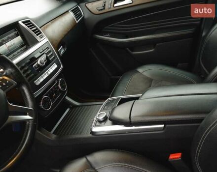 Черный Мерседес М-Класс, объемом двигателя 2.99 л и пробегом 255 тыс. км за 25000 $, фото 14 на Automoto.ua