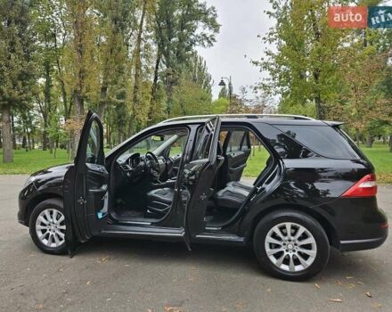 Черный Мерседес М-Класс, объемом двигателя 2.14 л и пробегом 140 тыс. км за 23500 $, фото 14 на Automoto.ua