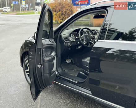 Чорний Мерседес М-Клас, об'ємом двигуна 2.14 л та пробігом 243 тис. км за 24999 $, фото 41 на Automoto.ua