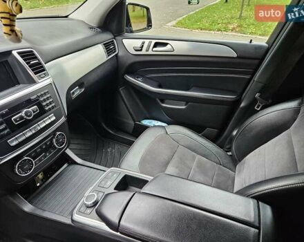 Черный Мерседес М-Класс, объемом двигателя 2.14 л и пробегом 140 тыс. км за 23500 $, фото 18 на Automoto.ua