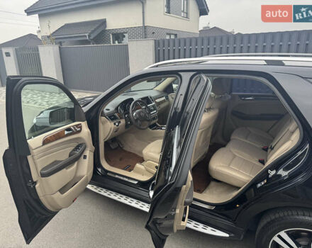 Черный Мерседес М-Класс, объемом двигателя 2.99 л и пробегом 201 тыс. км за 22000 $, фото 4 на Automoto.ua