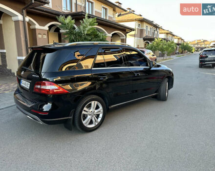 Черный Мерседес М-Класс, объемом двигателя 2.99 л и пробегом 224 тыс. км за 26200 $, фото 4 на Automoto.ua