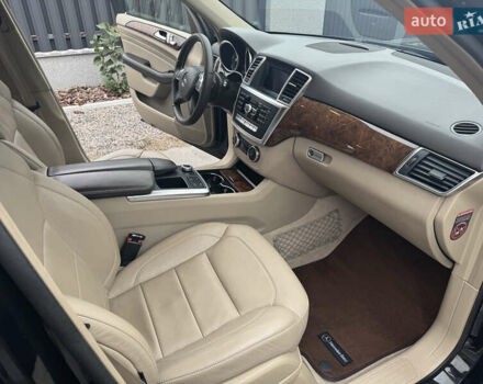 Черный Мерседес М-Класс, объемом двигателя 2.99 л и пробегом 201 тыс. км за 22000 $, фото 6 на Automoto.ua