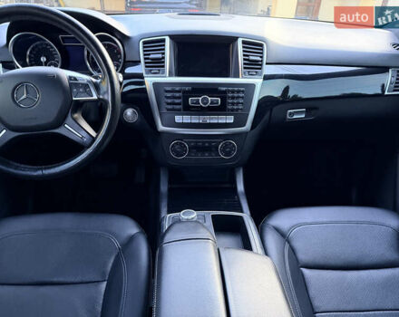 Черный Мерседес М-Класс, объемом двигателя 2.99 л и пробегом 171 тыс. км за 27800 $, фото 5 на Automoto.ua