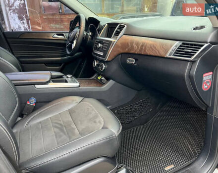 Чорний Мерседес М-Клас, об'ємом двигуна 3 л та пробігом 270 тис. км за 25000 $, фото 11 на Automoto.ua