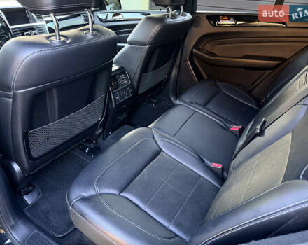 Черный Мерседес М-Класс, объемом двигателя 2.99 л и пробегом 171 тыс. км за 27800 $, фото 6 на Automoto.ua