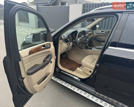 Черный Мерседес М-Класс, объемом двигателя 2.99 л и пробегом 201 тыс. км за 22000 $, фото 3 на Automoto.ua