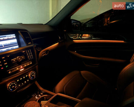 Черный Мерседес М-Класс, объемом двигателя 2.99 л и пробегом 171 тыс. км за 27800 $, фото 9 на Automoto.ua