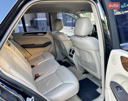 Черный Мерседес М-Класс, объемом двигателя 2.99 л и пробегом 224 тыс. км за 26200 $, фото 19 на Automoto.ua