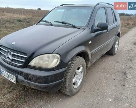 Черный Мерседес М-Класс, объемом двигателя 2.3 л и пробегом 250 тыс. км за 4000 $, фото 1 на Automoto.ua