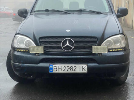 Черный Мерседес М-Класс, объемом двигателя 2.69 л и пробегом 360 тыс. км за 5000 $, фото 1 на Automoto.ua