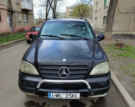Чорний Мерседес М-Клас, об'ємом двигуна 2.7 л та пробігом 320 тис. км за 4500 $, фото 1 на Automoto.ua
