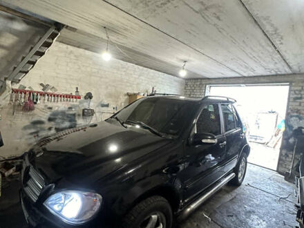 Мерседес М-Класс 2003 в Киеве на Automoto.ua Черный Мерседес М-Класс, объемом двигателя 4 л и пробегом 250 тыс. км за 4450 $, фото 1 на Automoto.ua