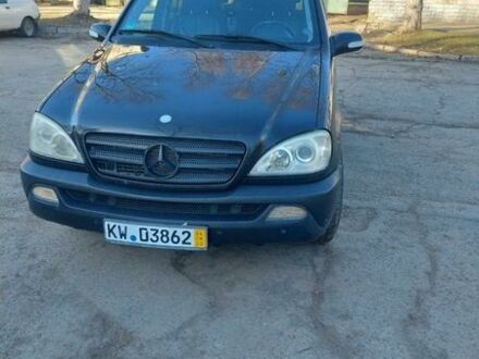 Черный Мерседес М-Класс, объемом двигателя 2.7 л и пробегом 305 тыс. км за 4500 $, фото 1 на Automoto.ua