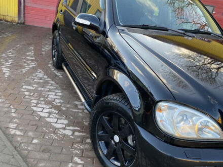 Черный Мерседес М-Класс, объемом двигателя 3.7 л и пробегом 270 тыс. км за 6500 $, фото 1 на Automoto.ua