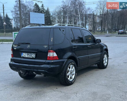 Черный Мерседес М-Класс, объемом двигателя 2.7 л и пробегом 400 тыс. км за 3800 $, фото 1 на Automoto.ua