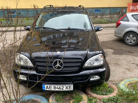 Мерседес М-Клас 2003 у Дніпро (Дніпропетровську) на Automoto.ua Чорний Мерседес М-Клас, об'ємом двигуна 2.7 л та пробігом 420 тис. км за 6500 $, фото 1 на Automoto.ua