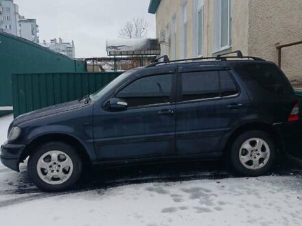 Черный Мерседес М-Класс, объемом двигателя 2.7 л и пробегом 270 тыс. км за 5500 $, фото 1 на Automoto.ua