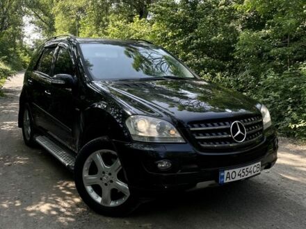 Мерседес М-Клас 2005 у Хусте на Automoto.ua Чорний Мерседес М-Клас, об'ємом двигуна 3 л та пробігом 290 тис. км за 9800 $, фото 1 на Automoto.ua