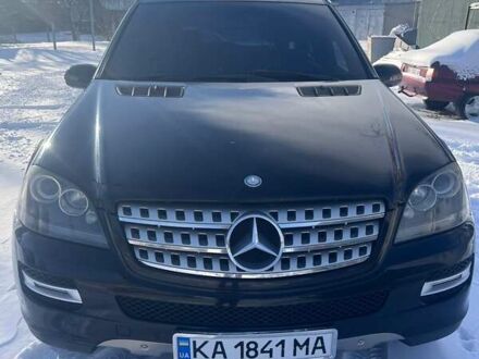 Черный Мерседес М-Класс, объемом двигателя 3.5 л и пробегом 280 тыс. км за 8999 $, фото 1 на Automoto.ua