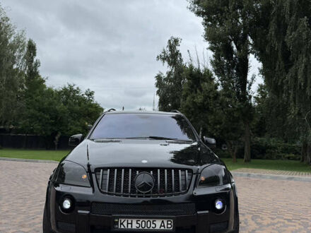 Мерседес М-Класс 2005 в Броварах на Automoto.ua Черный Мерседес М-Класс, объемом двигателя 4.97 л и пробегом 333 тыс. км за 13500 $, фото 1 на Automoto.ua