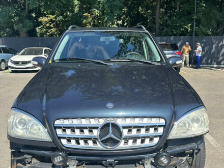 Черный Мерседес М-Класс, объемом двигателя 2.7 л и пробегом 319 тыс. км за 4750 $, фото 1 на Automoto.ua