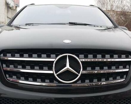 Черный Мерседес М-Класс, объемом двигателя 3.5 л и пробегом 176 тыс. км за 9000 $, фото 1 на Automoto.ua