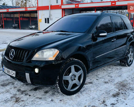 Черный Мерседес М-Класс, объемом двигателя 5 л и пробегом 253 тыс. км за 12000 $, фото 1 на Automoto.ua
