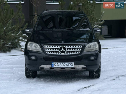 Черный Мерседес М-Класс, объемом двигателя 3.5 л и пробегом 358 тыс. км за 9500 $, фото 1 на Automoto.ua