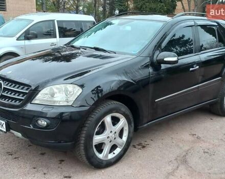 Чорний Мерседес М-Клас, об'ємом двигуна 3 л та пробігом 350 тис. км за 10500 $, фото 1 на Automoto.ua