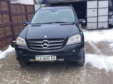 Черный Мерседес М-Класс, объемом двигателя 3.5 л и пробегом 230 тыс. км за 12000 $, фото 1 на Automoto.ua