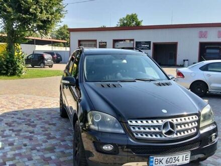 Мерседес М-Класс 2006 в Костополе на Automoto.ua Черный Мерседес М-Класс, объемом двигателя 2.99 л и пробегом 327 тыс. км за 11500 $, фото 1 на Automoto.ua