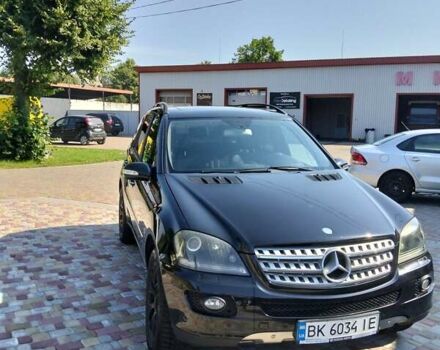 Чорний Мерседес М-Клас, об'ємом двигуна 2.99 л та пробігом 327 тис. км за 11500 $, фото 1 на Automoto.ua