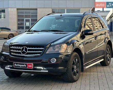 Черный Мерседес М-Класс, объемом двигателя 3.5 л и пробегом 214 тыс. км за 10940 $, фото 1 на Automoto.ua