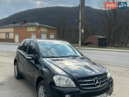 Черный Мерседес М-Класс, объемом двигателя 4.97 л и пробегом 224 тыс. км за 11300 $, фото 1 на Automoto.ua