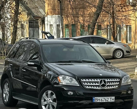 Черный Мерседес М-Класс, объемом двигателя 3.5 л и пробегом 229 тыс. км за 8800 $, фото 1 на Automoto.ua