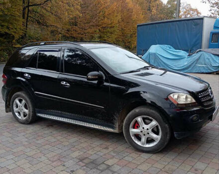 Черный Мерседес М-Класс, объемом двигателя 3.5 л и пробегом 300 тыс. км за 8100 $, фото 1 на Automoto.ua