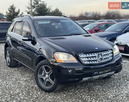 Черный Мерседес М-Класс, объемом двигателя 2.99 л и пробегом 378 тыс. км за 9999 $, фото 1 на Automoto.ua