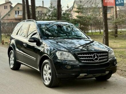 Черный Мерседес М-Класс, объемом двигателя 3.5 л и пробегом 174 тыс. км за 9999 $, фото 1 на Automoto.ua