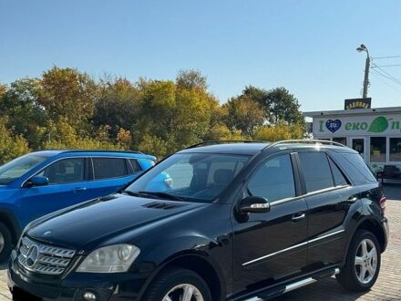 Чорний Мерседес М-Клас, об'ємом двигуна 3 л та пробігом 350 тис. км за 5999 $, фото 1 на Automoto.ua