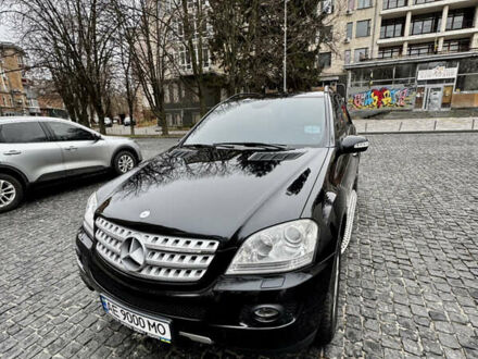 Мерседес М-Клас 2007 у Дніпро (Дніпропетровську) на Automoto.ua Чорний Мерседес М-Клас, об'ємом двигуна 3.5 л та пробігом 220 тис. км за 9600 $, фото 1 на Automoto.ua