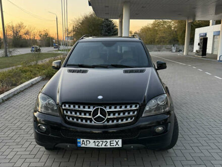 Черный Мерседес М-Класс, объемом двигателя 3.5 л и пробегом 360 тыс. км за 12000 $, фото 1 на Automoto.ua