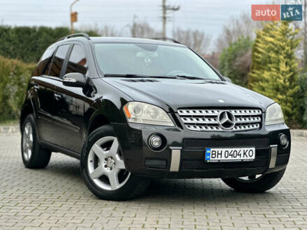 Черный Мерседес М-Класс, объемом двигателя 3.5 л и пробегом 200 тыс. км за 10300 $, фото 1 на Automoto.ua