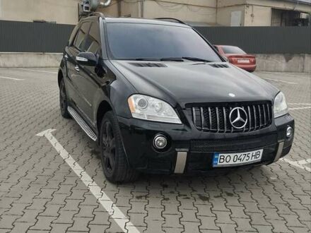 Черный Мерседес М-Класс, объемом двигателя 5.46 л и пробегом 239 тыс. км за 10800 $, фото 1 на Automoto.ua