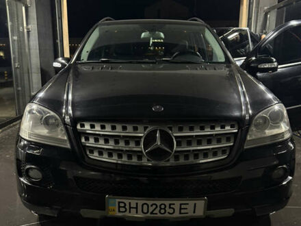 Черный Мерседес М-Класс, объемом двигателя 3.2 л и пробегом 320 тыс. км за 11300 $, фото 1 на Automoto.ua